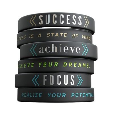 Impresión de tela de seda Logotipo personalizado Brazalete de goma para eventos y festivales Regalos