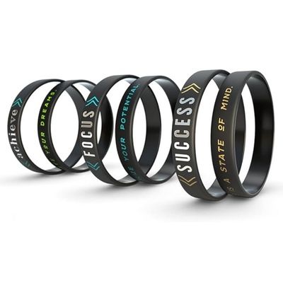 Impresión de tela de seda Logotipo personalizado Brazalete de goma para eventos y festivales Regalos