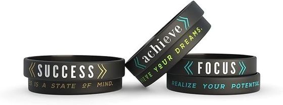 Impresión de tela de seda Logotipo personalizado Brazalete de goma para eventos y festivales Regalos
