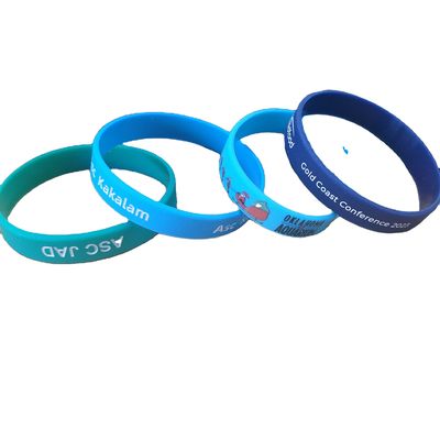 Eventos deportivos Muñeca de material de silicio Brazaletes de goma GlOW personalizados para festivales