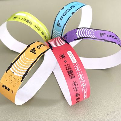Logotipo personalizado Brazalete Impreso Papel a prueba de agua Brazaletes Tyvek Cierre adhesivo fuerte