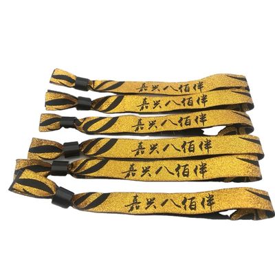 Apoyar Pantone Tarjeta de color Logotipo tejido Brazalete de pulsera de poliéster para regalos promocionales