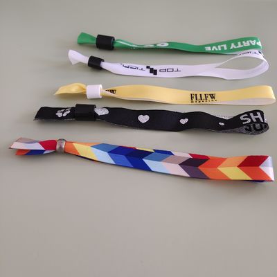 Personaliza el logotipo del evento Fiesta cinta satinado brazalete tejido de tela pulsera con obras de arte