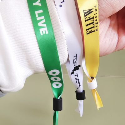 Personaliza el logotipo del evento Fiesta cinta satinado brazalete tejido de tela pulsera con obras de arte