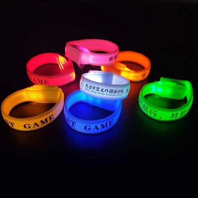 Colores personalizados con varios colores Iluminado Brazalete Led Flash Regalos con gráfico personalizado