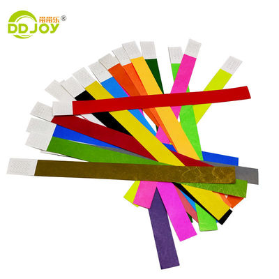 Impresión en un solo color 1' 3/4' de tamaño de color sólido tirador de tinta tirable Tyvek pulseras para eventos