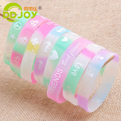 Brazaletes de caucho de relieve impermeable a medida para eventos hechos de material de silicio