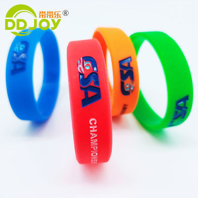Brazaletes de caucho de relieve impermeable a medida para eventos hechos de material de silicio