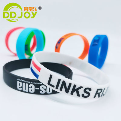 Brazaletes de caucho de relieve impermeable a medida para eventos hechos de material de silicio