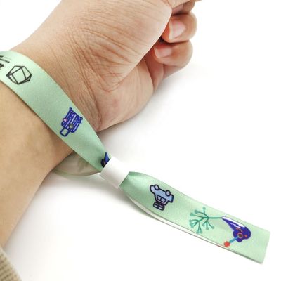 Pulseras tejidas de tela de festival personalizables con diseño ajustable y obras de arte personalizadas