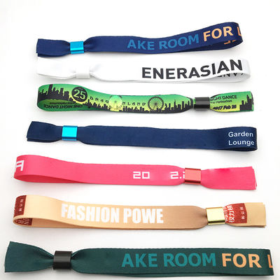 Eventos personalizados Fiestas de Fiestas Pulseras RFID con tela de satén e Impresión de logotipos de marcas