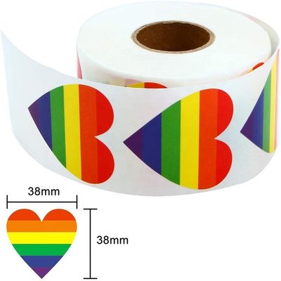 Artesanía de regalo 1.5 pulgadas 500 pcs / rollo En forma de corazón rayado Amor Gay Orgullo Rainbow Heart Ribbon Sticker