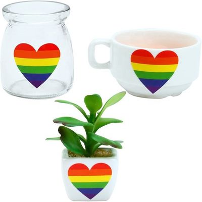 Artesanía de regalo 1.5 pulgadas 500 pcs / rollo En forma de corazón rayado Amor Gay Orgullo Rainbow Heart Ribbon Sticker