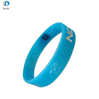 Joyería de plástico Material principal Logotipo personalizado Brazalete de goma para su negocio