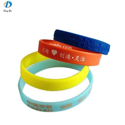 Joyería de plástico Material principal Logotipo personalizado Brazalete de goma para su negocio