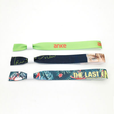 Logotipo personalizado RFID Chip Pulseras de tela de satén para conmemorativas del festival de eventos