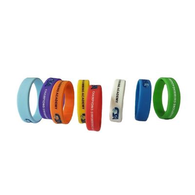 Material de silicio Logotipo personalizado Pulsera de plástico para organizaciones sin fines de lucro