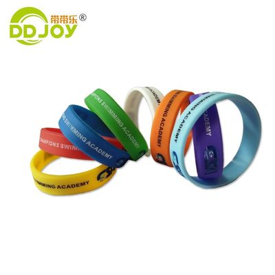 Material de silicio Logotipo personalizado Pulsera de plástico para organizaciones sin fines de lucro