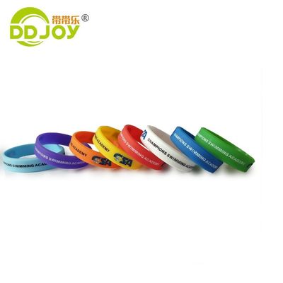 Material de silicio Logotipo personalizado Pulsera de plástico para organizaciones sin fines de lucro