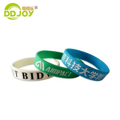Material de silicio Logotipo personalizado Pulsera de plástico para organizaciones sin fines de lucro
