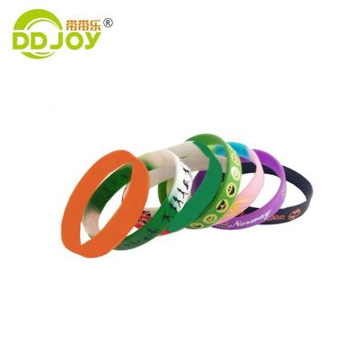 Pulsera de silicona roja para eventos Color sólido Pulsera para adultos Tipo de joyería Brazaletes