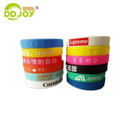 Pulsera de silicona roja para eventos Color sólido Pulsera para adultos Tipo de joyería Brazaletes