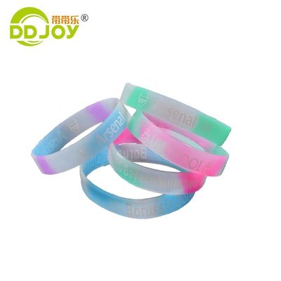 Pulsera de silicona roja para eventos Color sólido Pulsera para adultos Tipo de joyería Brazaletes