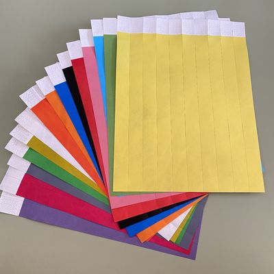 Identificación en papel Tyvek Brazaletes Logotipo personalizado y código de barras para la identificación