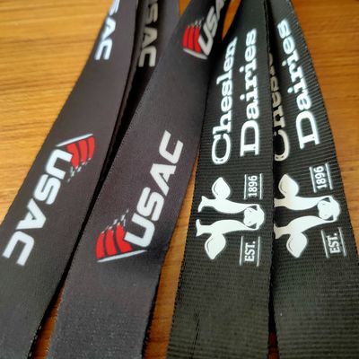 Lanyards de sublimación personalizados para agencia de viajes 1 Impresión a color y hebilla de seguridad