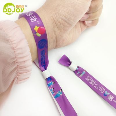 Artwork Logotipo personalizado Sublimación de cordones cortos tejidos de pulsera desechable para el festival