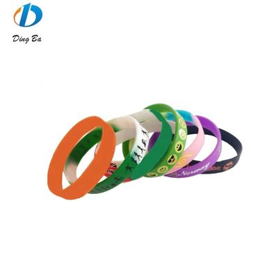 Pulsera de silicona personalizada de forma de dibujo animado perfecta para un aspecto casual y deportivo