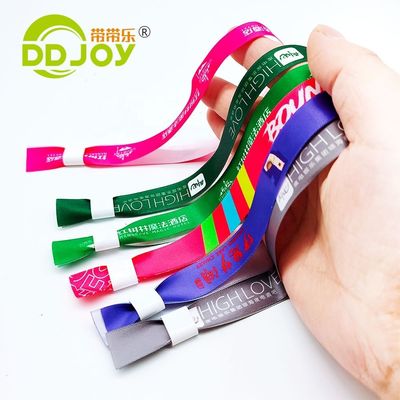 Pulseras de tejido tejido personalizadas para eventos Impresión de un solo lado y de dos lados