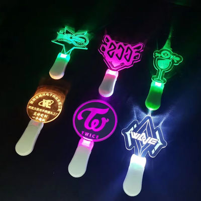 Brazaletes de plástico para todas las necesidades de tu fiesta Brillan en la oscuridad y son duraderos