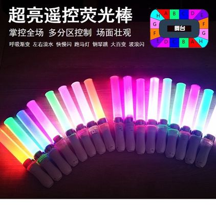 Brazaletes de plástico para todas las necesidades de tu fiesta Brillan en la oscuridad y son duraderos
