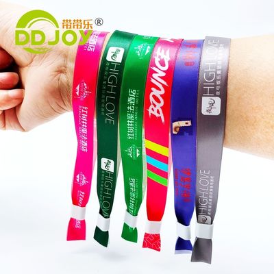 Pulsera de festival ajustable e impermeable con impresión de logotipo personalizado y tela reciclada