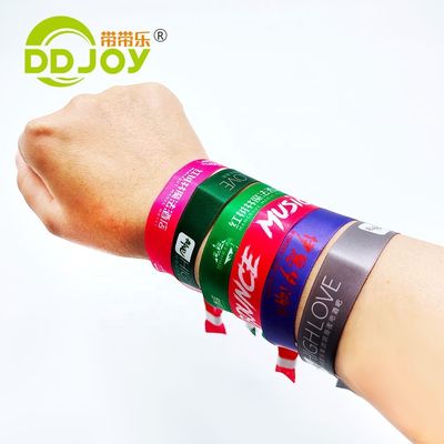 Pulsera de festival ajustable e impermeable con impresión de logotipo personalizado y tela reciclada