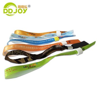 Pulsera de festival ajustable e impermeable con impresión de logotipo personalizado y tela reciclada