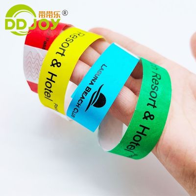 Banda de brazo personalizada para eventos navideños Papel desechable impermeable Tyvek Pulsera DDJOY