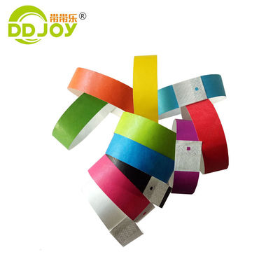Logotipo personalizado Brazalete de papel Dupont para reuniones polivalentes Admisión de joyas Tipo de brazaletes
