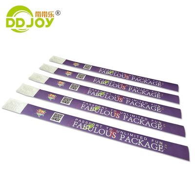 Pulseras de papel Tyvek resistentes al agua y adhesivas personalizadas para eventos y fiestas