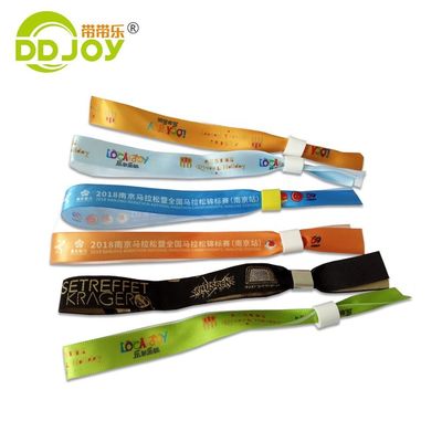 Pulseras RFID impresas a medida en tejido naranja de satén para la marca y el acceso al evento